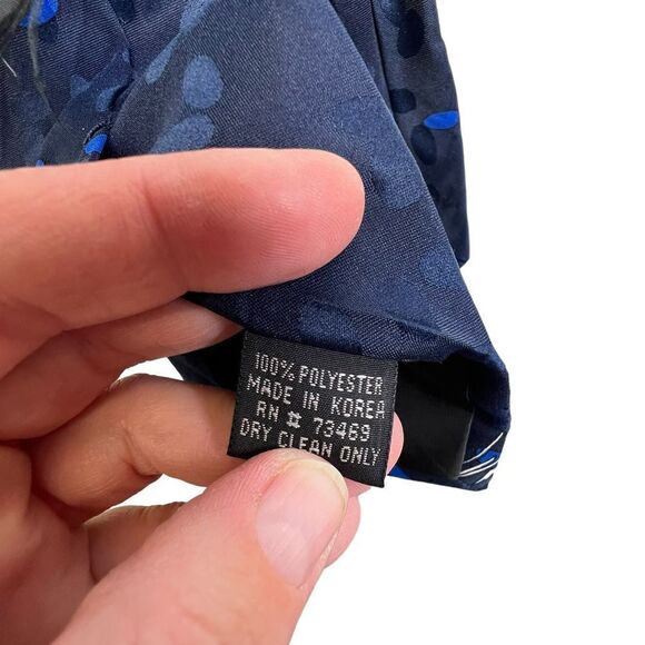 Looney Tunes basketball  Silk Tie, Bugs Bunny, Taz, Tweety, daffy - Picture 10 of 16